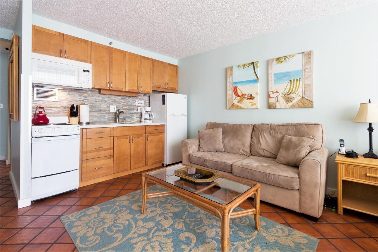 Waikiki Place Studios At The Marine Surf Waikiki Honolulu Bagian luar foto