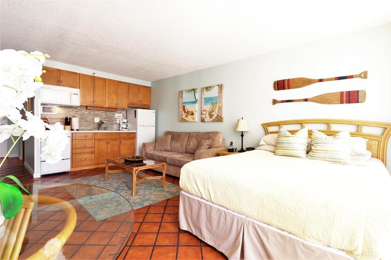 Waikiki Place Studios At The Marine Surf Waikiki Honolulu Bagian luar foto
