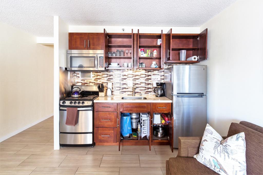 Waikiki Place Studios At The Marine Surf Waikiki Honolulu Bagian luar foto