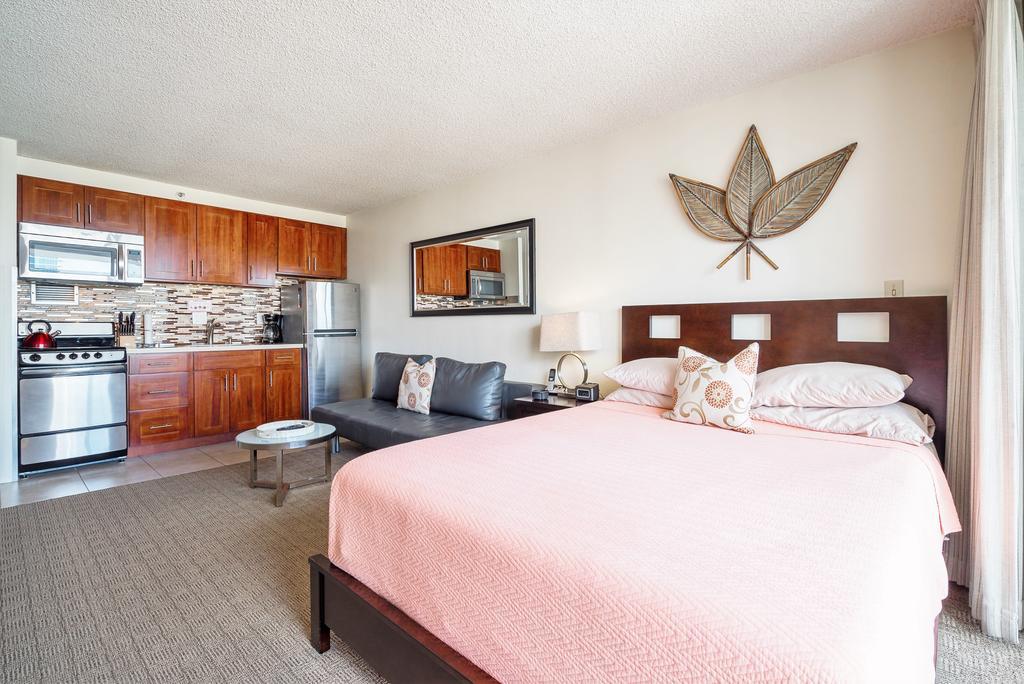 Waikiki Place Studios At The Marine Surf Waikiki Honolulu Bagian luar foto