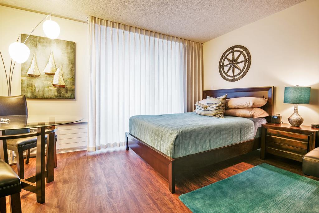 Waikiki Place Studios At The Marine Surf Waikiki Honolulu Bagian luar foto