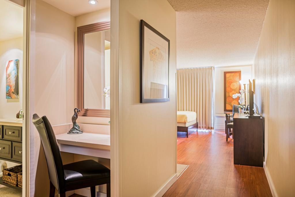 Waikiki Place Studios At The Marine Surf Waikiki Honolulu Bagian luar foto